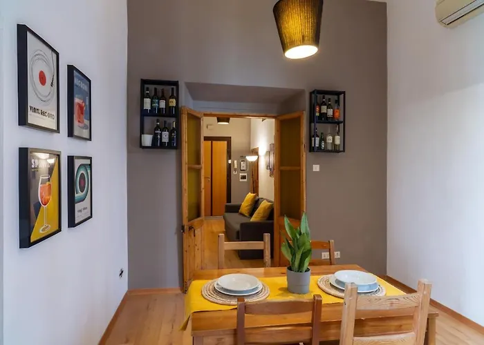 Pantheon Apartment *